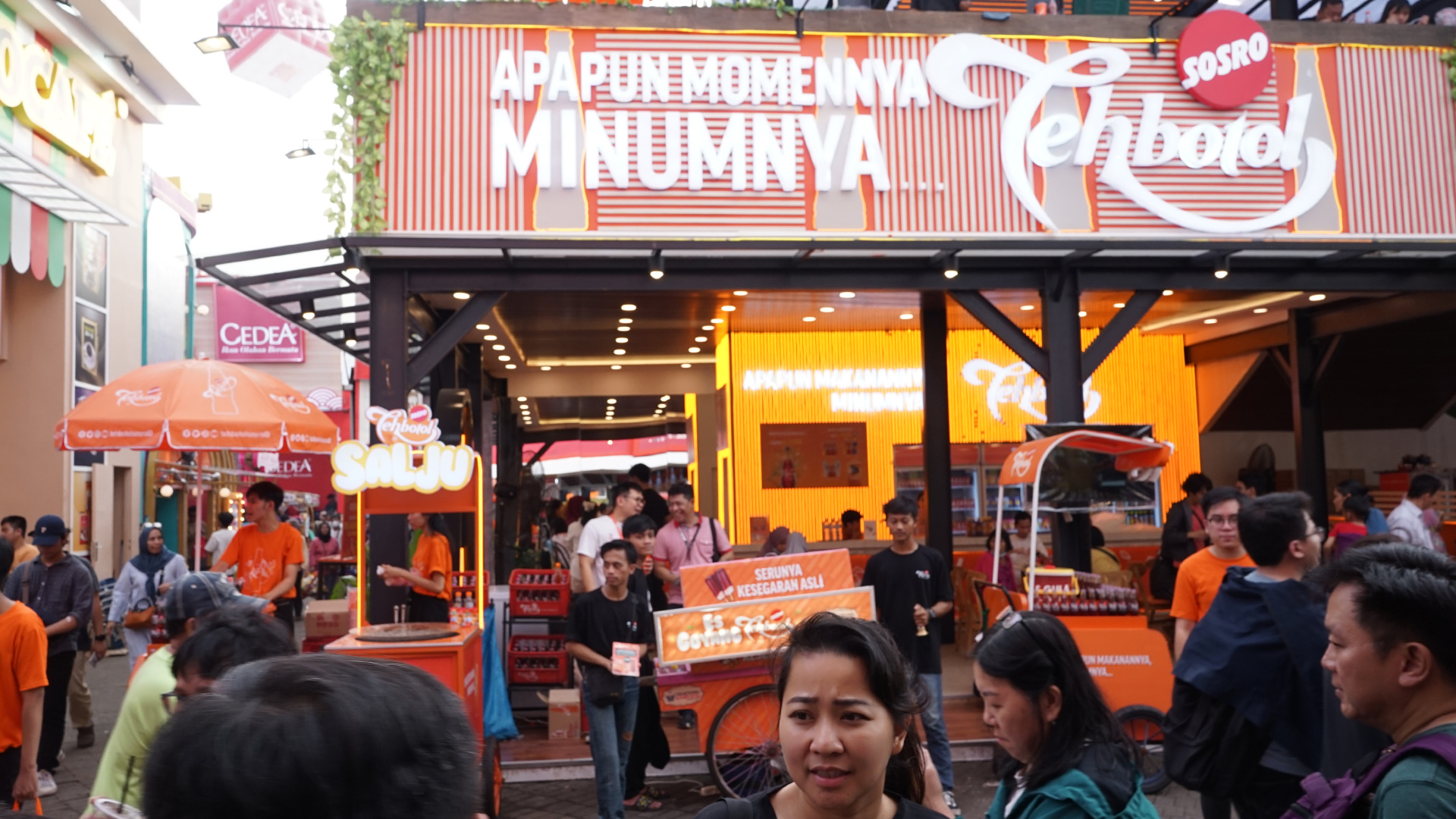 Berbagai Momen Asli Tehbotol Sosro di Jakarta Fair Kemayoran 2024