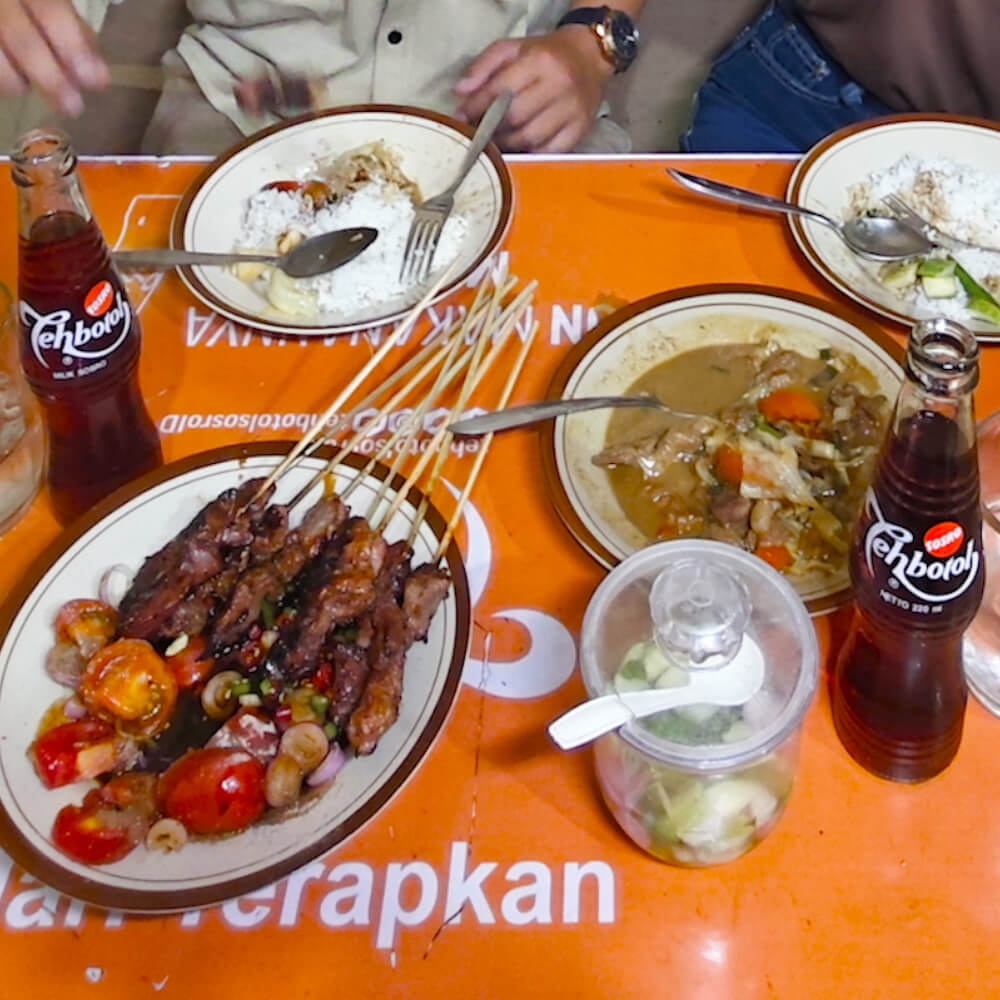 KULINER LEGENDARIS SATE KERONCONG DI JATINEGARA
