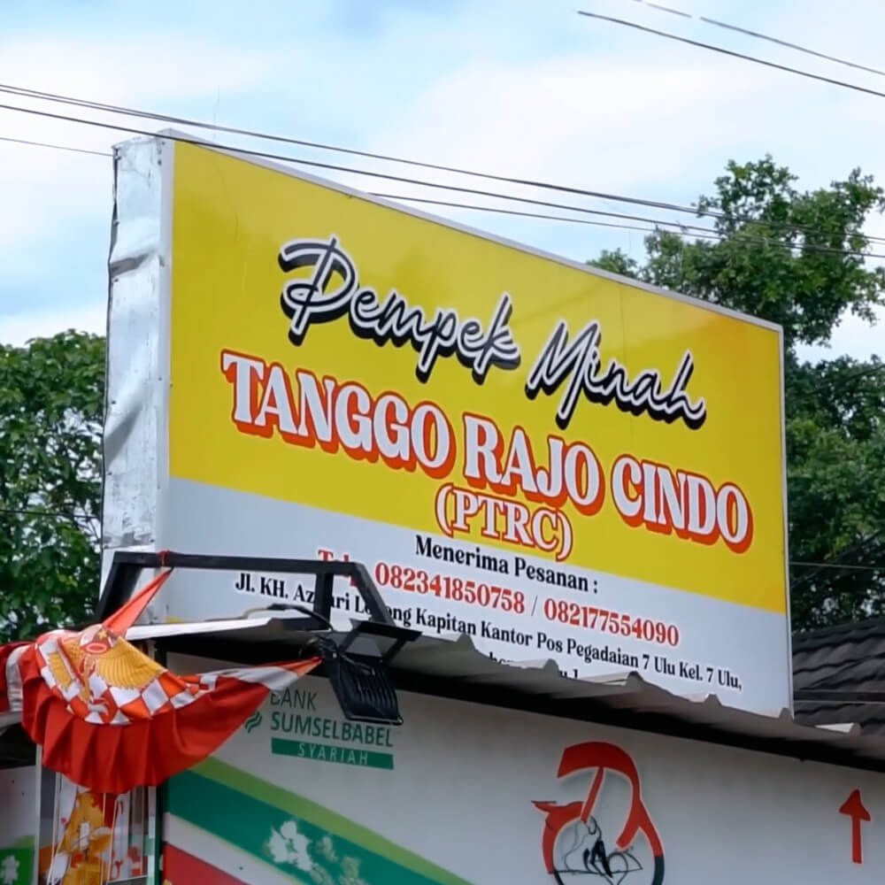 KAMPUNG PEMPEK BU MINAH: KULINER LEGENDARIS, OMZET MANIS!
